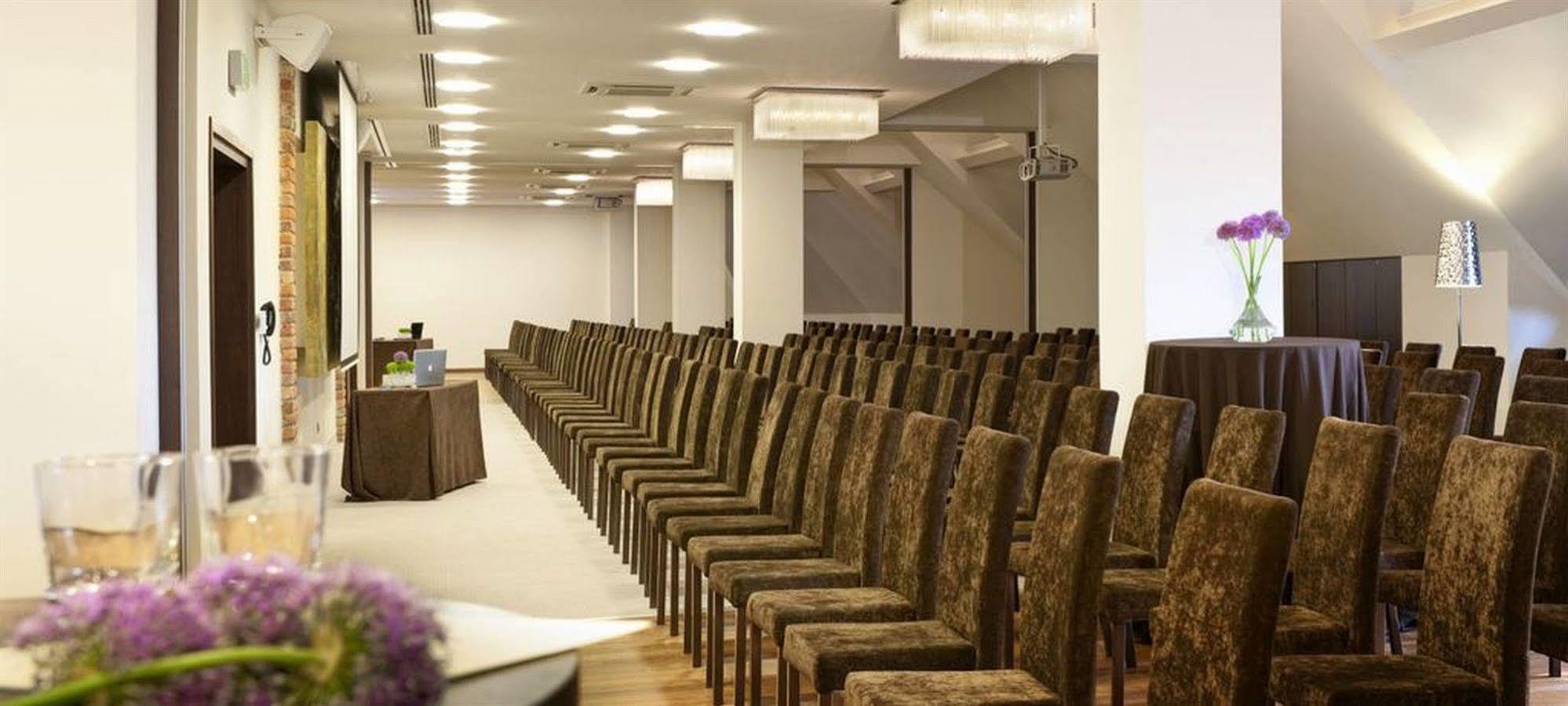 Hotel Remes Opalenica Kültér fotó